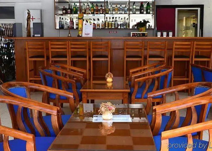 Best Western Plus Larco מלון