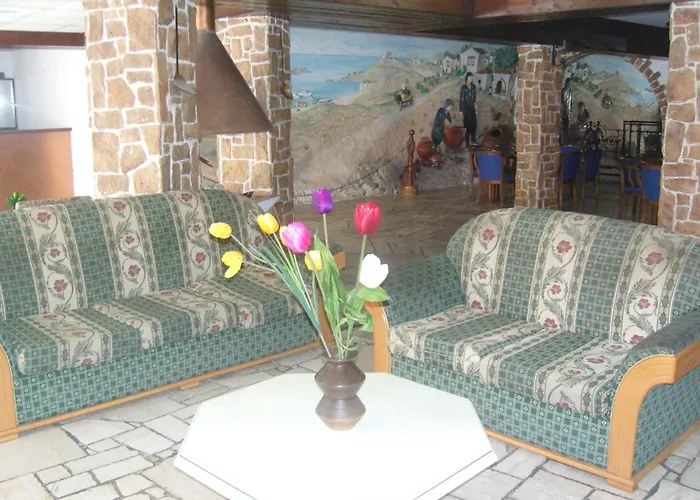 מלון Best Western Plus Larco 2*