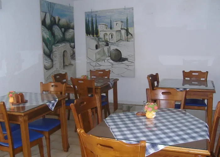 Best Western Plus Larco מלון